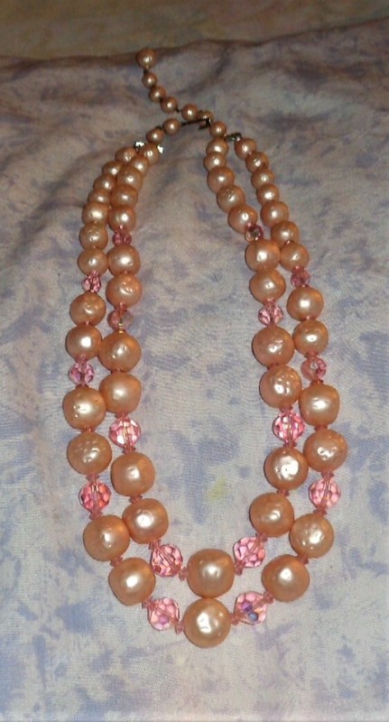Beautiful Vintage Pink Faux Pearl Necklace Costume Jewelry New