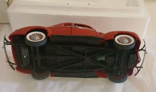 Danbury Mint 1940 Ford Deluxe Coupe 1:24 Scale - Picture 7 of 9