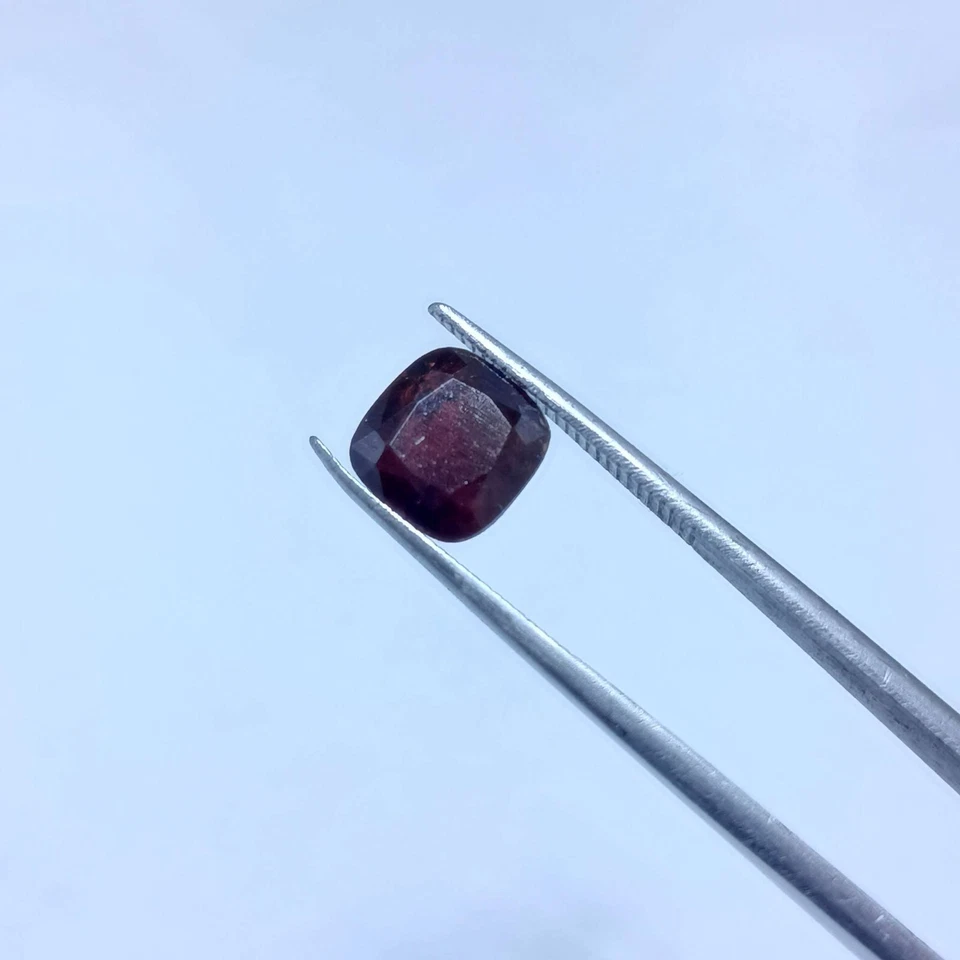 3 Carats Square Shape Cusion Cut Red Color Natural Pyrope Garnet Gemstone - Image 4 of 4