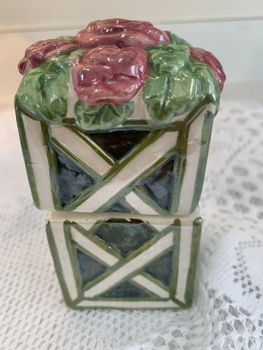 Ceramic Salt & Pepper Shakers Stackable Canister Roses Green Country Vintage