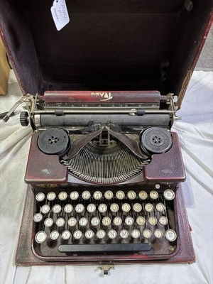 ROYAL Portables Vintage 1931 Model P Typewriter   Maroon Duotone with  Case