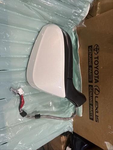 2023-2024 Toyota Venza Limited left  Side mirror W/BSM/Camera ,white Color