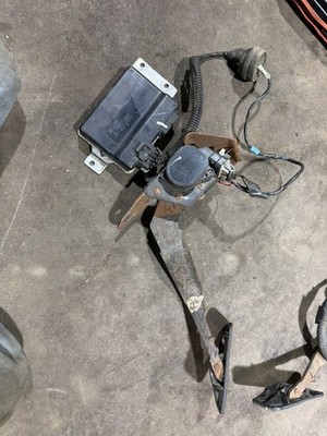 2003 - 2005 Silverado Sierra Throttle Control Module W/Pedal Assy OEM 12573059
