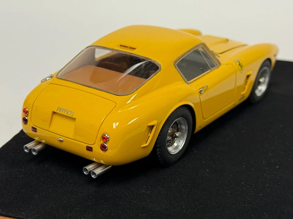 1/24 Tecnomodel Ferrari 250 GT Lusso SWB in Yellow with Engine Detail ABG196 - Image 4 of 4
