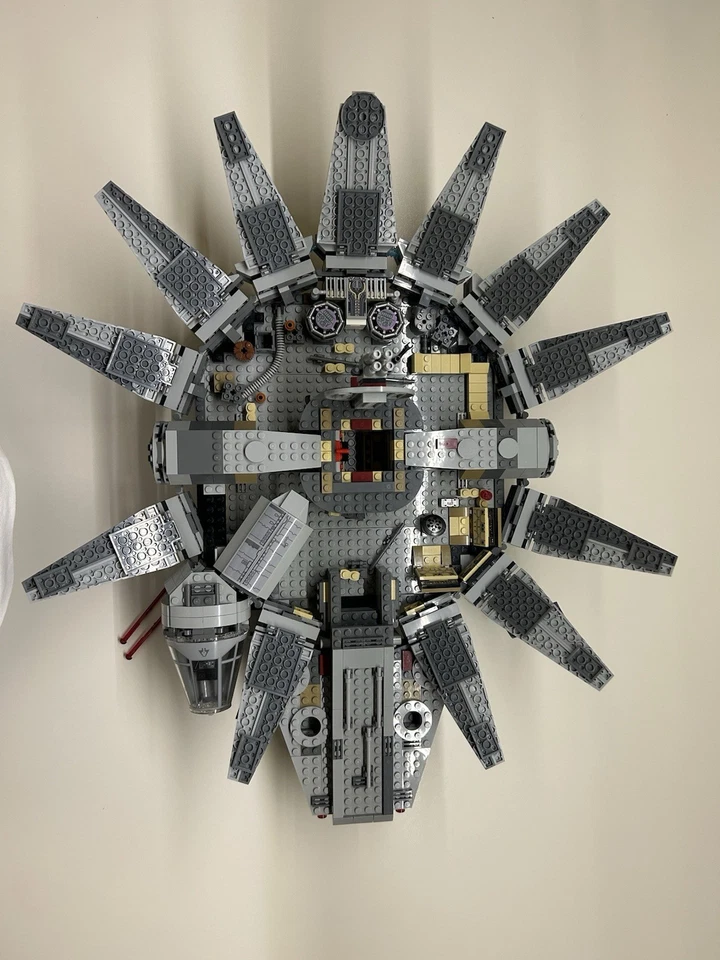 LEGO Star Wars 75105 Millennium Falcon, foto 3 di 5