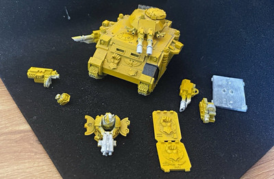 40K - Space Marines Rhino Predator Imperial Fists - Magnetisiert