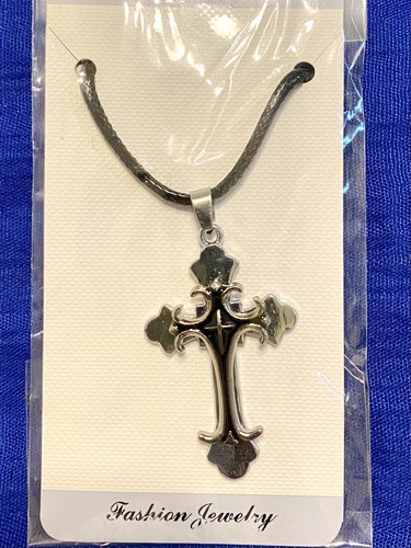 Necklace with cross pendant sliver 