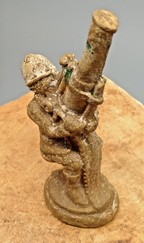 Vintage Composition Army Toy | Anti-AIrcraft Gunner Figure | 4 Inches Tall - Picture 6 of 9