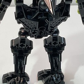 LEGO Bionicle Stars Skrall 7136 Complete with Sword and Pearl Gold Armor Piece