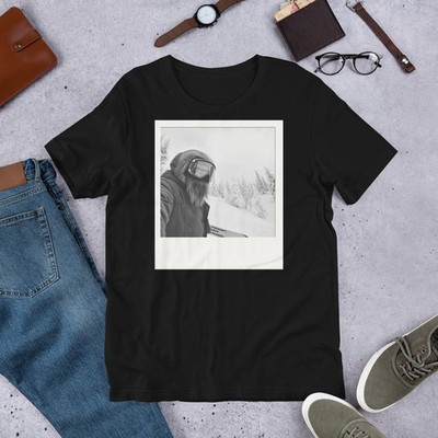 Sasquatch Big Foot Skier with Goggles Selfie Funny Skiing Unisex t-shirt