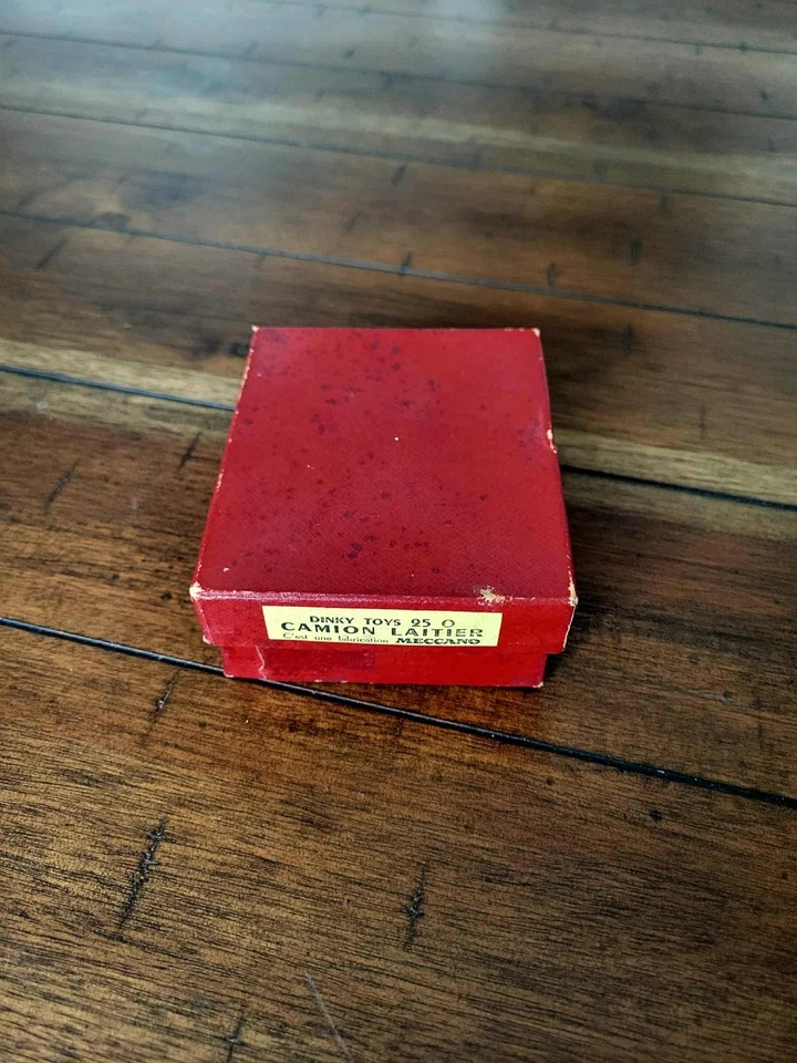 Camión de leche Ford Nestlé años 50 vintage de French Dinky Toys, no. 25O con caja Foto 2 de 4