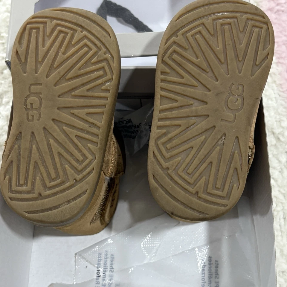 Baby or Toddler  Ugg Boots In Box USA size 04/05 Brown  - Image 4 of 4