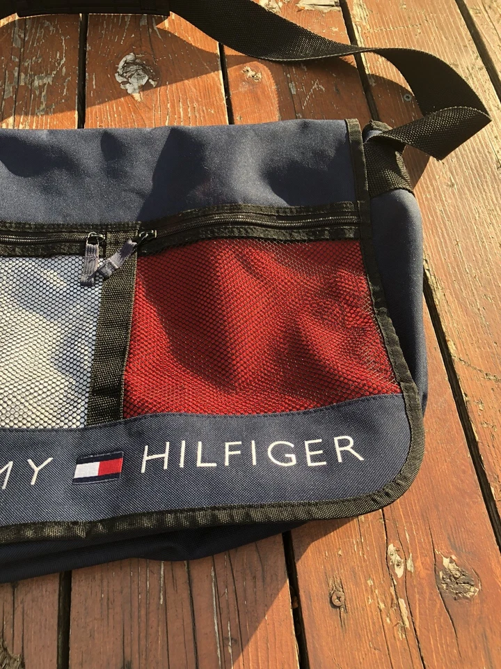 Bolsa carteiro vintage Tommy Hilfiger grande bandeira soletrada bolsa lateral - Imagem 4 de 4