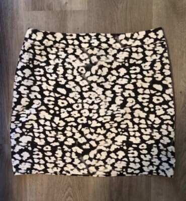 ✨ H&M Black Leopard Print Leopard Black White Mini Skirt ✨ - Main Image