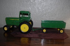 Vintage Ertl John Deere 512 Dual Rear Wheel Tractor with 479 Trailer 1/16 Scale