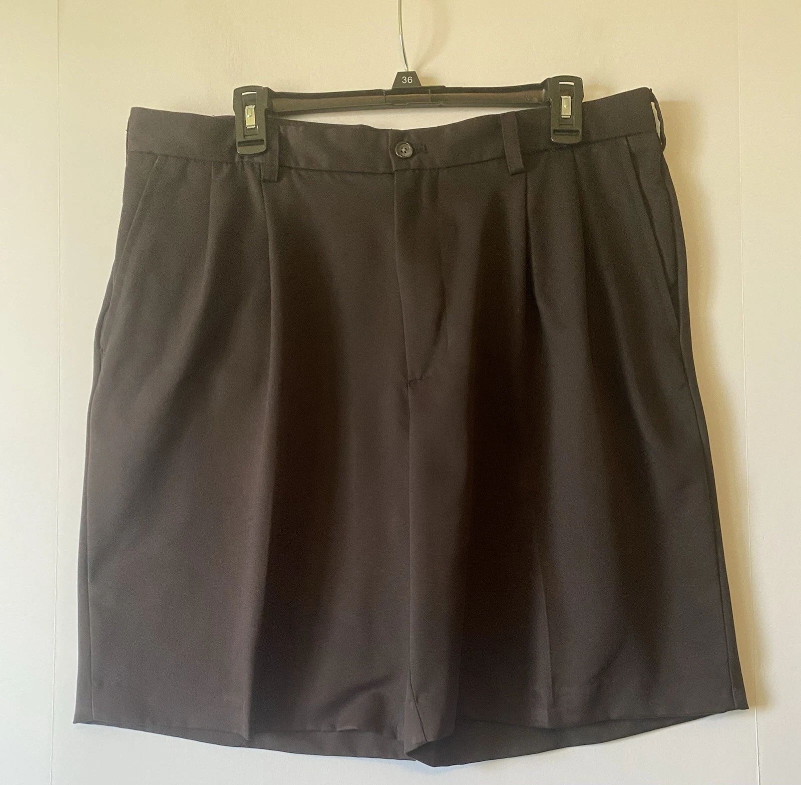 861-IZOD Golf Men’s Black Shorts Size 36
