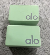 Alo Yoga Blocks Set Of 2 Mint Green Foam Supportive Pilates Props Workout Yoga