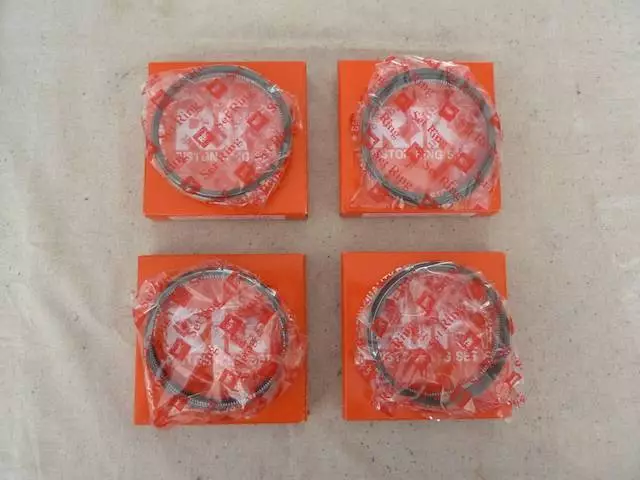 .5 New Kubota D722 Piston