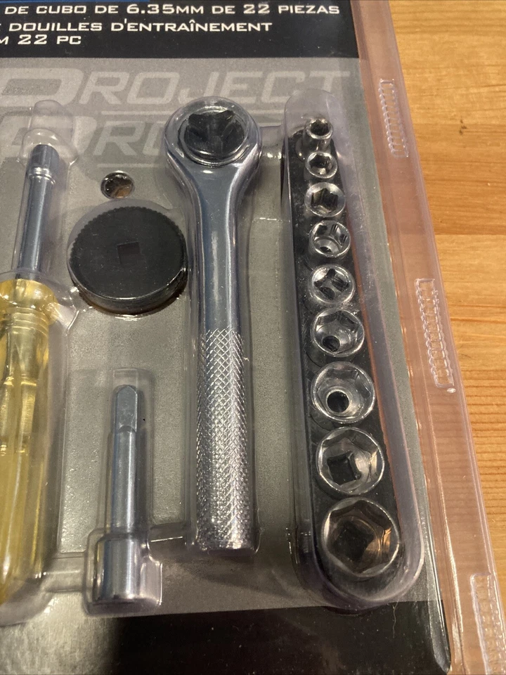 22 Piece 1/4” Drive Socket Ratchet Set With Extension Metric SAE - Image 2 of 3