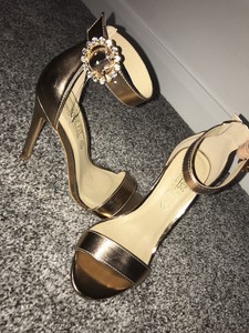 gold heels size 4