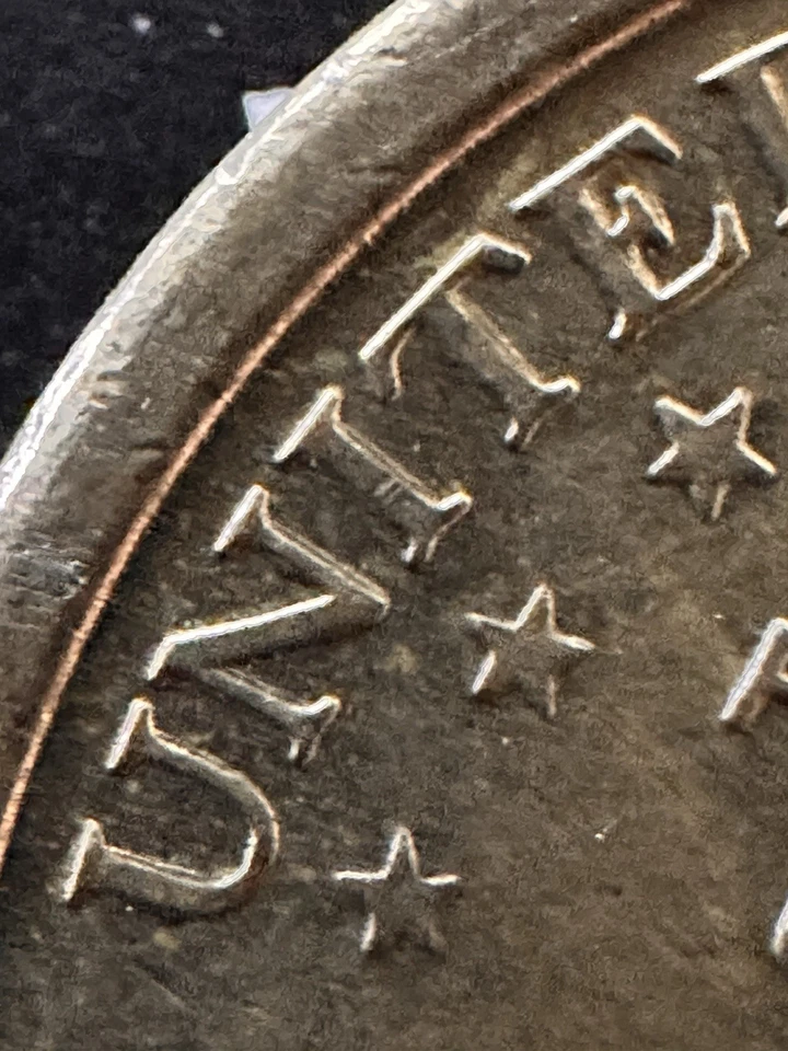 2000 P $1 Sacagawea DD Trike Over “United” Bronze não ralado - Imagem 2 de 4