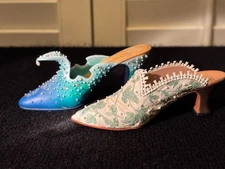"Just The Right Shoe" by Raine "Touch of Lace" & "The Wave" 1999 Willitts Design