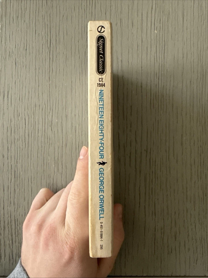ДЖОРДЖ ОРУЭЛЛ 1984 (1983 печатка в мягкой обложке) памятное издание Уолтер Кронкайт - Изображение 2 из 4