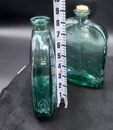 Vintage Vidrio De Levante Beautiful Set of Two Green Glass Bottles made in Spain - Picture 14 of 14