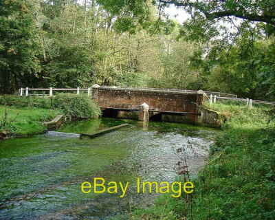 Foto 6x4 Barton Stacey - Brücke über den Fluss Dever Eine schmale Straßenbrücke c2007
