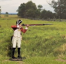 W.Britain 16217 British 43rd Regiment of Foot 2nd Rank Firing, 1780 Britains 