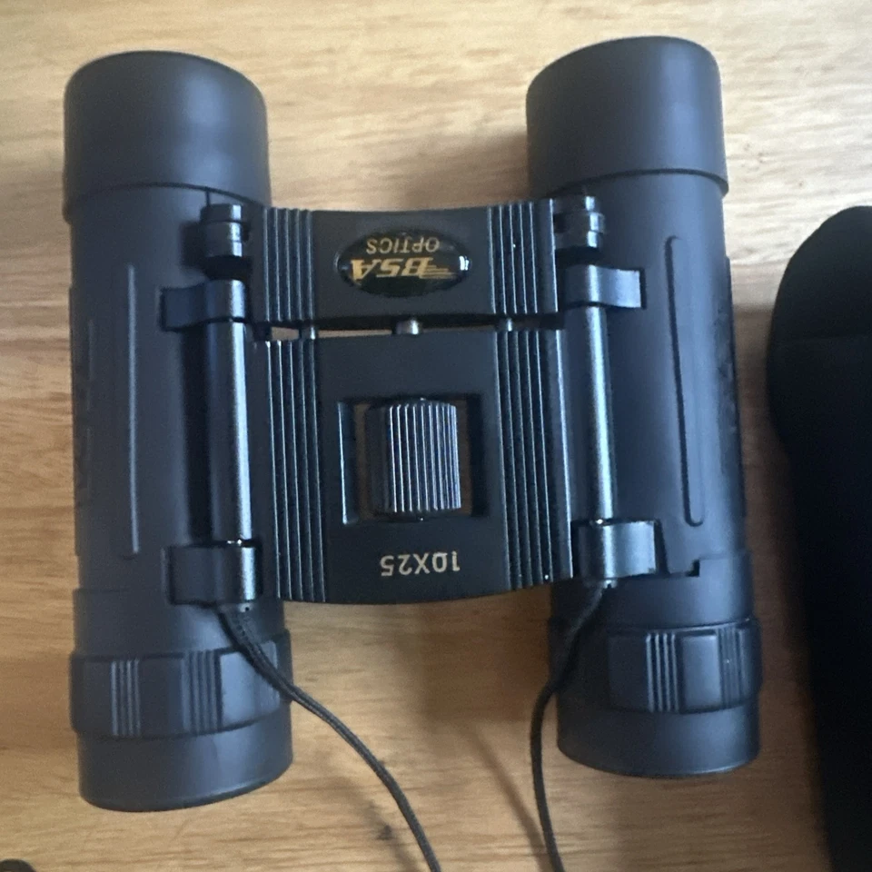 BSA Optics 10x25 Compact Binoculars with Carrying Case - Image 2 of 4