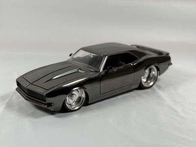 Jada Toys Maßstab 1:18 Die Cast Modell Chevrolet Camaro 1968 - schwarz chrom