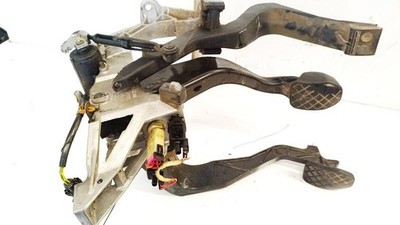 Audi A4 1996 Accelerator throttle pedal (potentiometer) 0205001032 #2877535-53