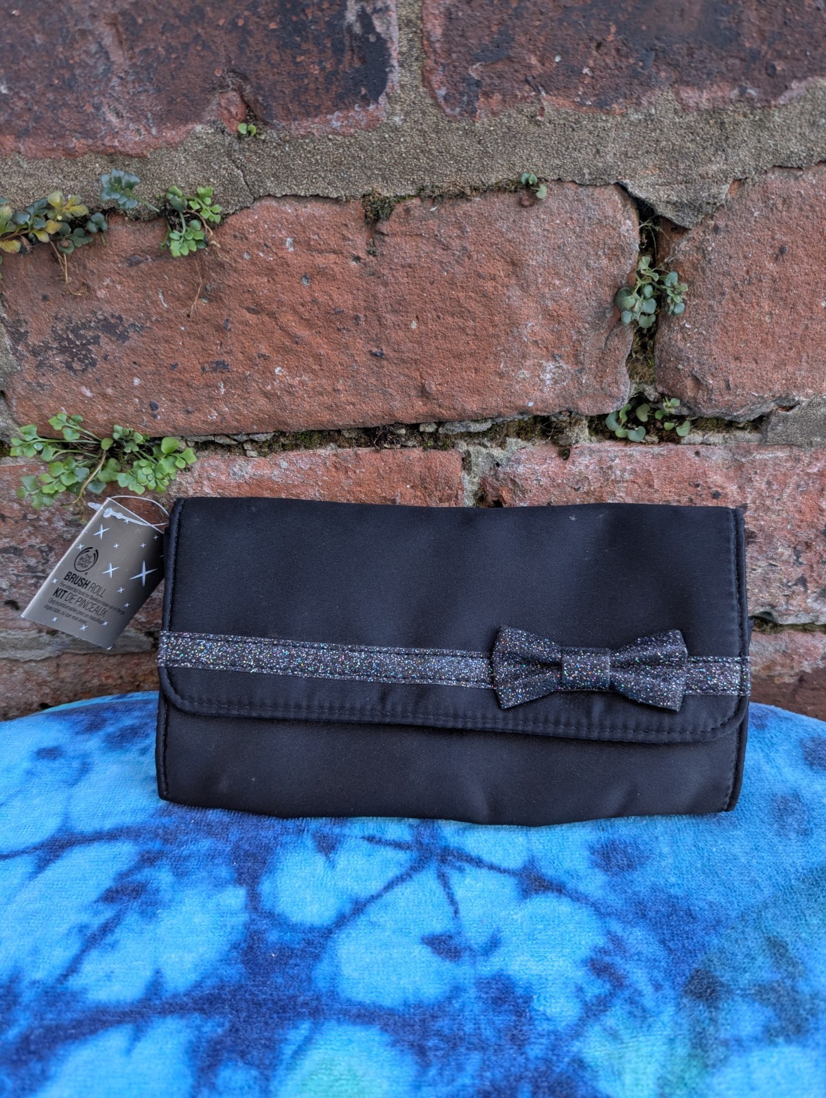 BNWT The Body Shop Black Roll Up Brush Pouch With Glitter Bow Limited Edition