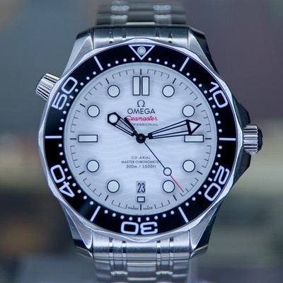 Omega Seamaster Diver 300M White Dial 42mm Co-Axial Master Chronometer