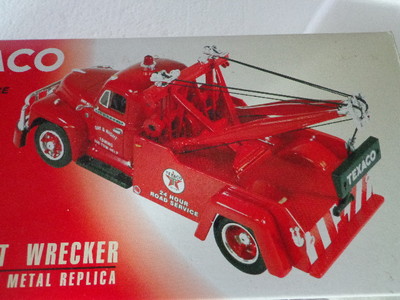 1st GEAR 1955 DIAMOND-T WRECKER 1/34 SCALE TOW TRUCK TEXACO