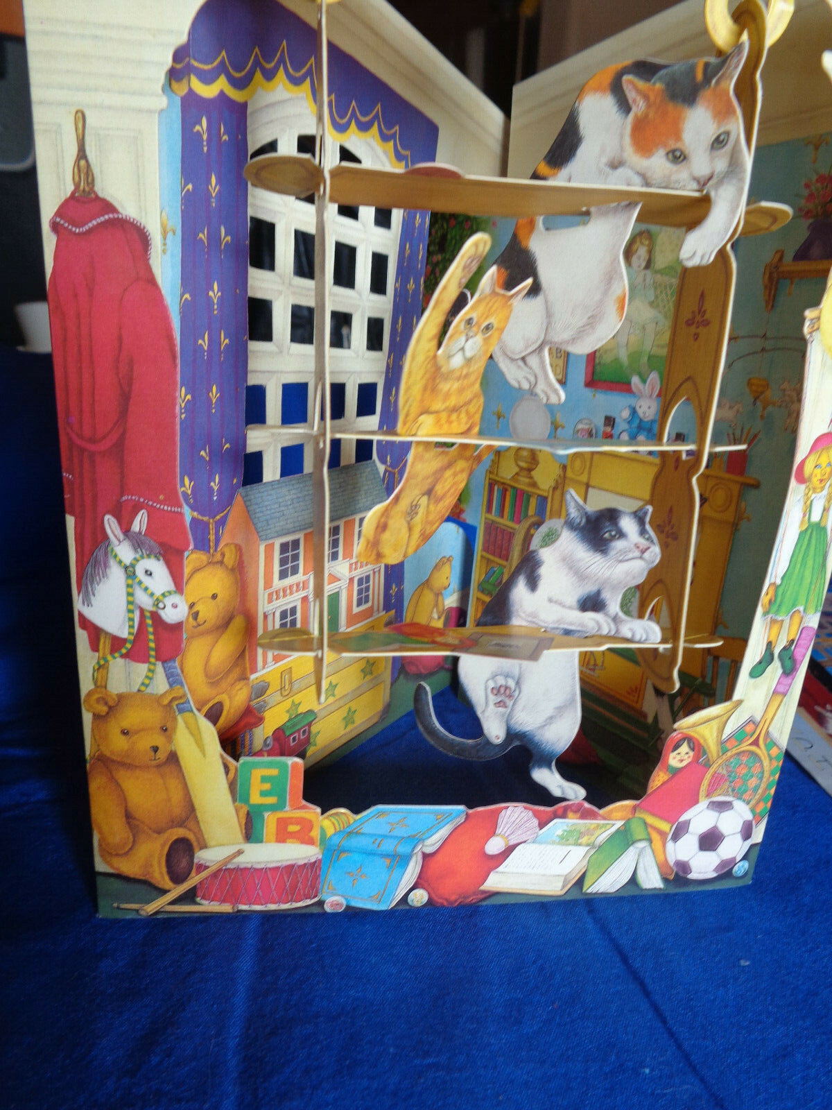 Vtg Santoro Graphics Cats on Bookcase 3D Swing Card Greeting Card SC05