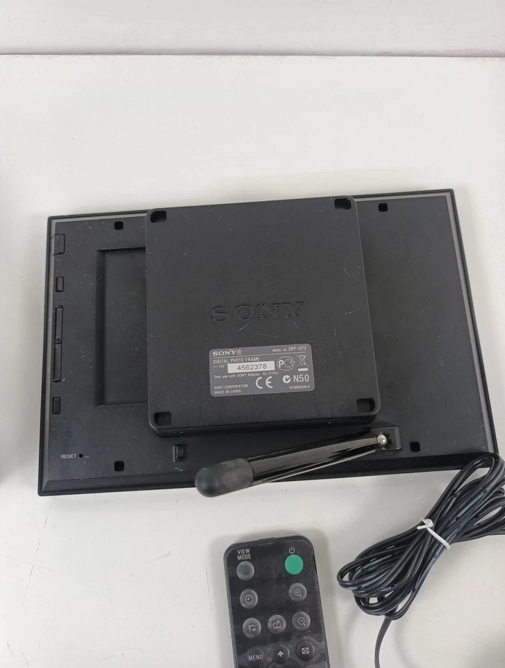 Sony DPF-D70 Frame 7" Digital Photo Frame with Remote, Clock, date, Calendar - Image 4 of 4