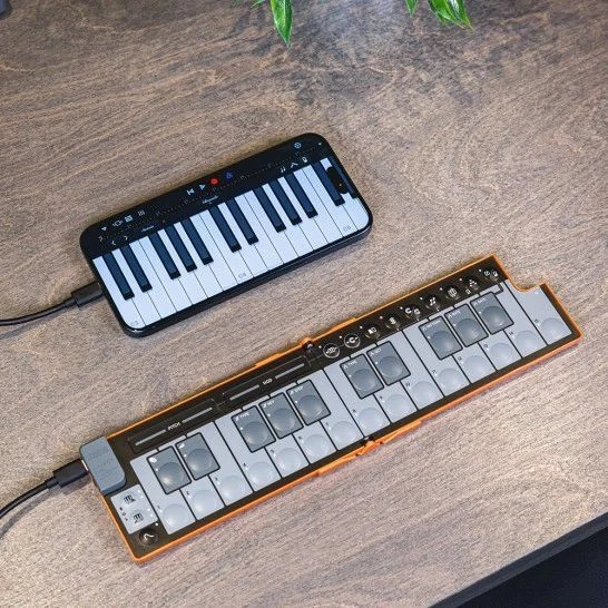 Korg nanoKEY Fold Keyboard. Beige. - Image 3 of 4
