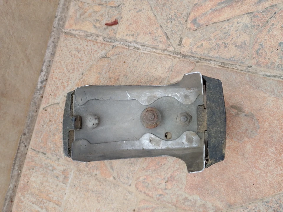 tapón parachoques peugeot 504 nos Foto 4 de 4