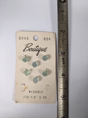 BOUTIQUE Brand Buttons Vintage Card of 6 unique New Old Stock - Picture 2 of 4