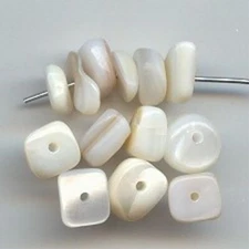 24 VINTAGE GENUINE MOTHER OF PEARL ASSORTED SMOOTH NUGGET BEADS 6504