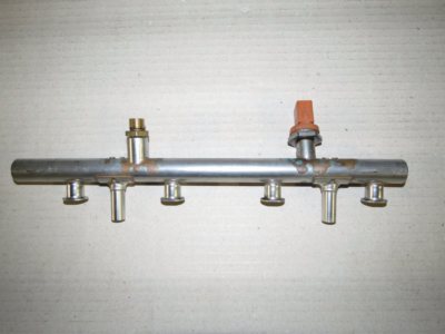 Original VW T5 GP Caravelle LR Kraftstoffverteiler A31018 06h133317c