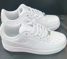 White Men's Nike Air Force 1 Low-Top Classic Sneakers
