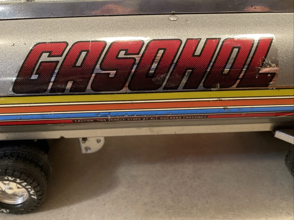 Vintage Metal Nylint Semi Tanker Trailer Gasohol 18 Wheeler.  Used In Good... - Image 4 of 4