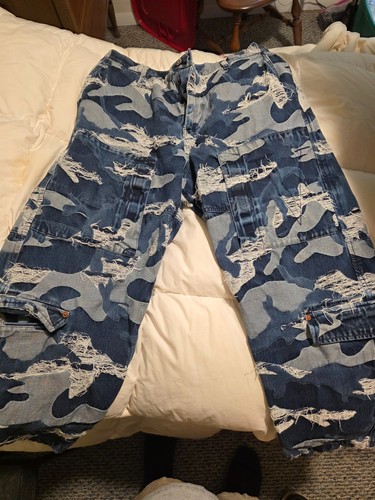 Valentino Cotton/Polyester Print Camo Men's Pants SV3DD00A5DT