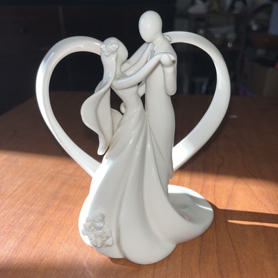 NEW Beautiful Bride And Groom Dancing Heart Wedding Cake Topper