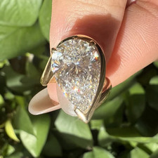 Solitaire Style Diamond Women Ring 4.00 Ct Pear Cut 18KYellow Gold IGI Lab Grown