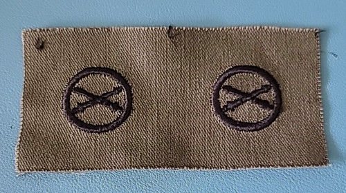 1-PAIR-VIETNAM ERA-ARTILLERY- Sew on Patch-Army Vintage No Glow