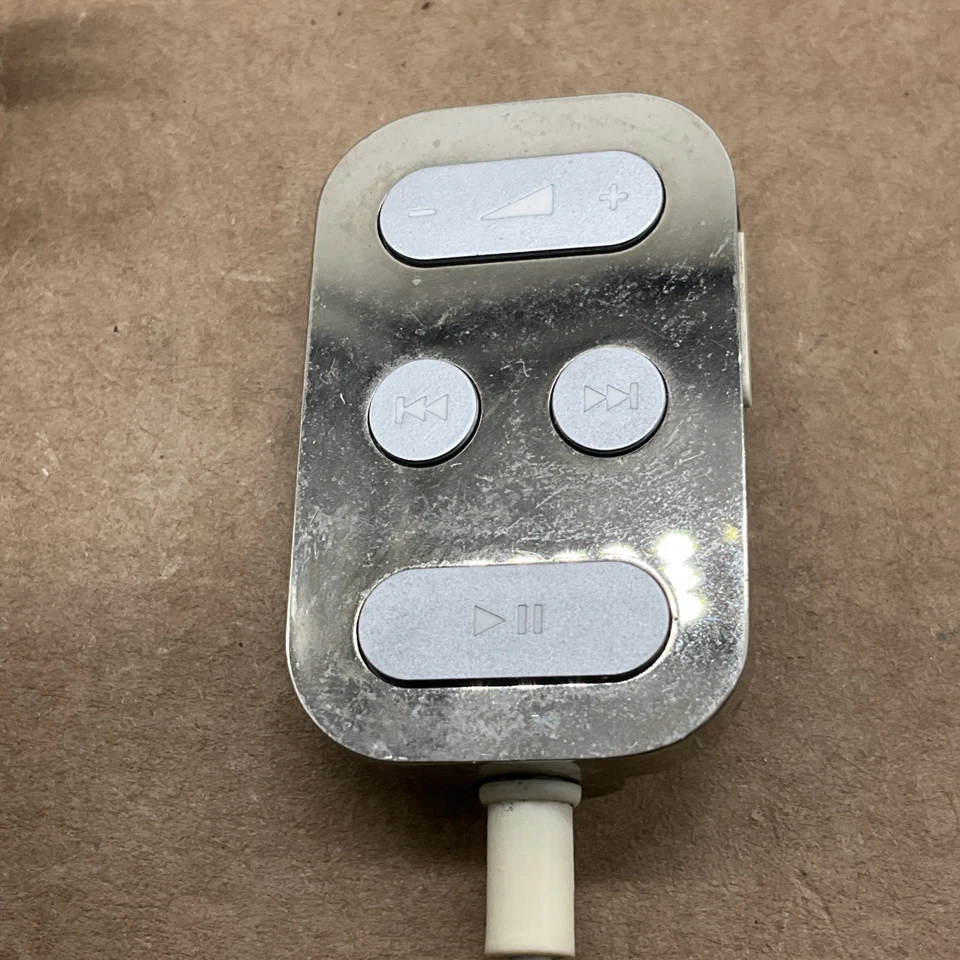Genuine Apple iPod A1018 Headphones Remote Control White - Broken Clip - Image 2 of 4